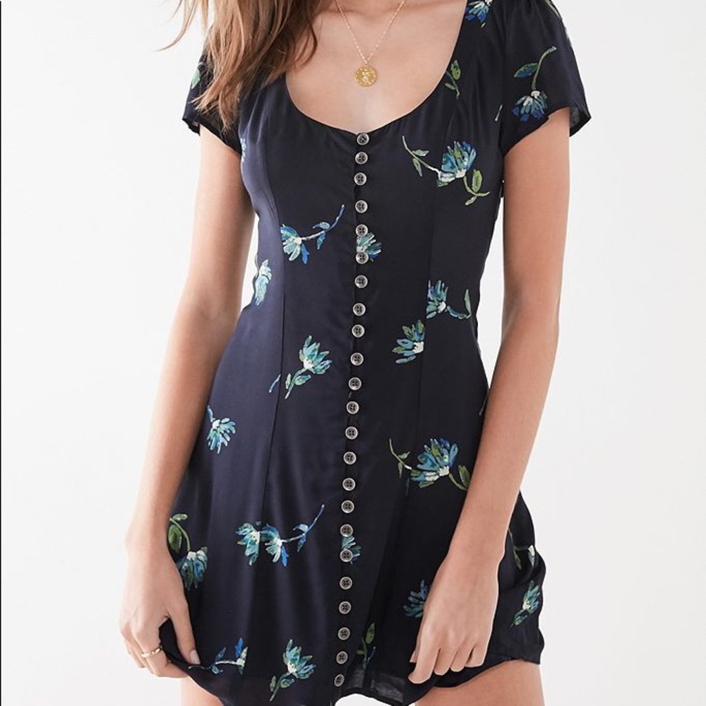 LACED BACK, BUTTON FRONT FLORAL SUMMER SUNDRESS!